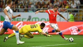 10 сентября. Ростов-на-Дону. Россия - Чехия - 5:1. Антон Заболотный забивает гол в ворота гостей.