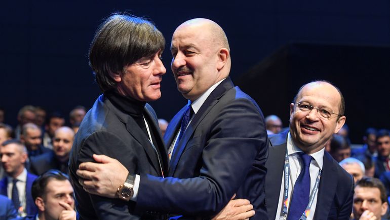 Станислав Черчесов и Йоахим Лев. Фото AFP Станислав Черчесов и Йоахим Лев. Фото AFP