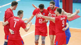 Среда. Бари. Россия – Австралия – 3:0. Игроки российской команды празднуют выигранное очко.