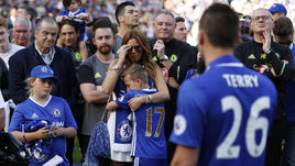 Болельщики "Спартака" не увидят Джона Терри в красно-белой футболке. Зато его будет чаще видеть дома жена Тони и 12-летние близнецы Джорджи Джон и Саммер Роуз.