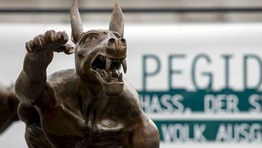 В Германии футболистов отчислили за нацистское приветствие на командном фото