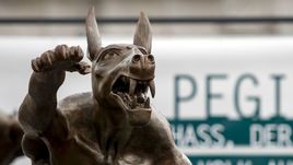 В Германии футболистов отчислили за нацистское приветствие на командном фото