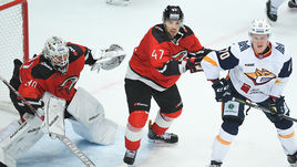 13 сентября. Балашиха. "Авангард" - "Металлург" - 0:1. Игорь Бобков и Алексей Емелин против Денниса Расмуссена.