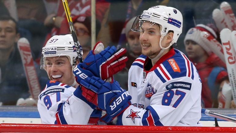 Никита Гусев (№97) и Вадим Шипачев. Фото photo.khl.ru Никита Гусев (№97) и Вадим Шипачев. Фото photo.khl.ru