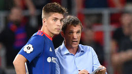 Автор дубля нападающий ЦСКА Тимур Жамалетдинов и главный тренер красно-синих Виктор Гончаренко.