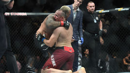 Алексей Олейник и Марк Хант.