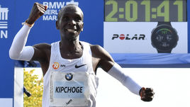 Прорыв в марафоне! Кениец перебил рекорд мира более чем на минуту