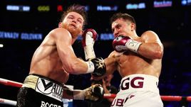 16 сентября. Лас-Вегас. Геннадий Головин (справа) против Сауля Альвареса.