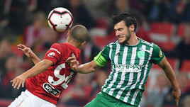 16 сентября. Москва. Тушино. "Спартак" - "Ахмат" - 1:2. Ризван Уциев (справа) и Софьян Ханни.