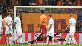 18 сентября. Стамбул. "Галатасарай" - "Локомотив" - 3:0. 67-я минута. Железнодорожники пропускают второй гол.