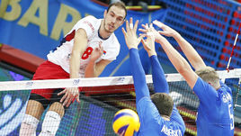 18 сентября. Бари. Сербия - Россия - 3:2. Марко Йовович пробивает блок Дмитрия Мусэрского.