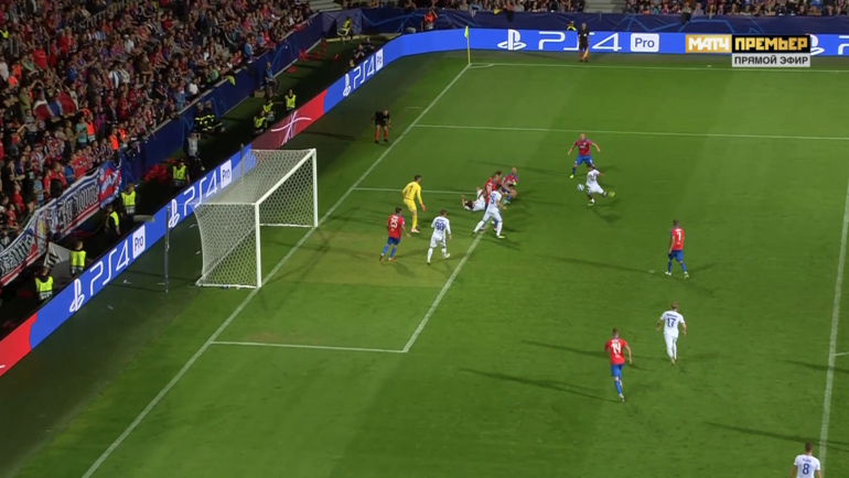 Ахметов (№77) после борьбы со своим оппонентом нанес удар по воротам - на пути мяча оказался Жамалетдинов (№75), который подправил его в створ. Ахметов (№77) после борьбы со своим оппонентом нанес удар по воротам - на пути мяча оказался Жамалетдинов (№75), который подправил его в створ.