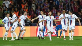 19 сентября. Пльзень. "Виктория" Пл - ЦСКА - 2:2. Никола Влашич (третий справа) стал одним из героев матча.