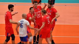 21 сентября. Милан. Голландия - Россия - 0:3. Волейболисты сборной России празднуют победу.