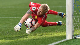 22 сентября. Химки. "Динамо" - "Анжи" - 0:1. Вратарь "Анжи" Юрий Дюпин отбивает пенальти.