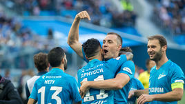 23 сентября. Санкт-Петербург. "Зенит" - "Локомотив" - 5:3. Луиш Нету, Себастьян Дриусси, Артем Дзюба и Бранислав Иванович празднуют победу.