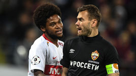 23 сентября. Москва. "Арена ЦСКА". ЦСКА - "Спартак" - 1:1. Луиз Адриану и Игорь Акинфеев.