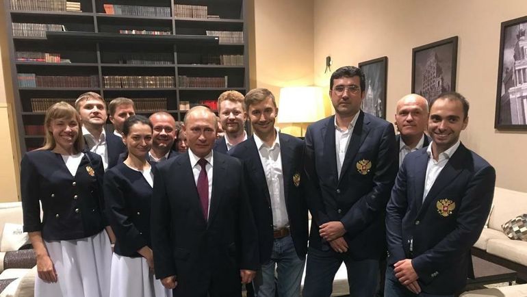 Сборная России с Президентом России Владимиром Путиным (в центре). Фото Владимир Барский. Сборная России с Президентом России Владимиром Путиным (в центре). Фото Владимир Барский.