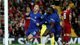 26 сентября. Ливерпуль. "Ливерпуль" - "Челси" - 1:2. 85-я минута. Эдер Азар (№ 10) забил победный гол.