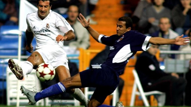 2004 год. Бадр Эль-Каддури в борьбе с Луишем Фигу. Фото REUTERS 2004 год. Бадр Эль-Каддури в борьбе с Луишем Фигу. Фото REUTERS