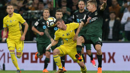 Аяз Гулиев (в центре).