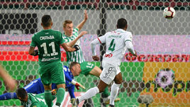 29 сентября. Москва. "Локомотив" – "Ахмат" – 2:0. 81-я минута. Мануэл Фернандеш (№ 4) открывает счет в матче.