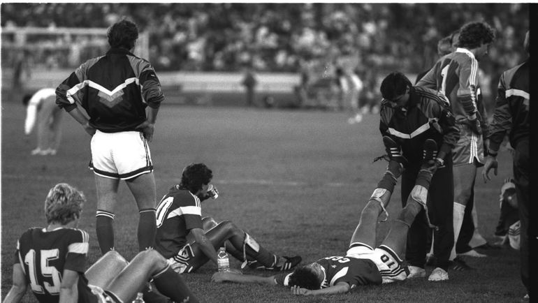 1 октября 1988 года. Сеул. СССР - Бразилия - 2:1 (д.в.). Игроки советской команды перед дополнительным временем. Фото Игорь Уткин 1 октября 1988 года. Сеул. СССР - Бразилия - 2:1 (д.в.). Игроки советской команды перед дополнительным временем. Фото Игорь Уткин