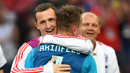 1 июля. Москва. Лужники. Россия - Испания - 1:1 (4:3 по пенальти). Андрей Лунев и Игорь Акинфеев.