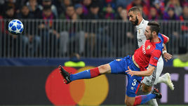 2 октября. Москва. ЦСКА – "Реал" - 1:0. Никита Чернов против Карима Бензема.