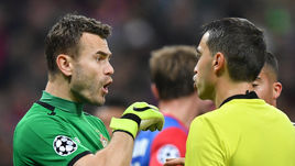 2 октября. Москва. ЦСКА – "Реал" - 1:0. Игорь Акинфеев и Овидиу Хацеган.