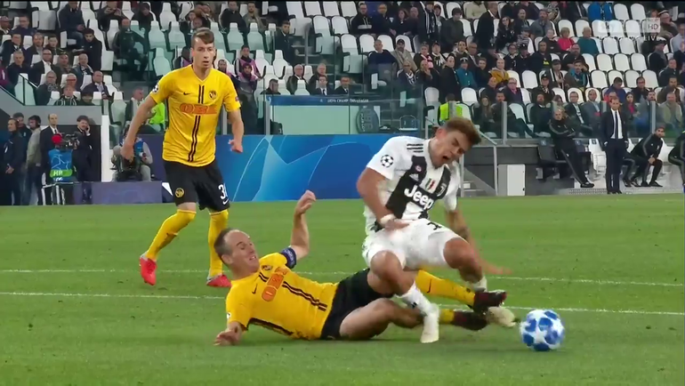 Фол на Пауло Дибале. Фол на Пауло Дибале.