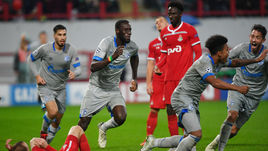 3 октября. Москва. "Локомотив" - "Шальке" - 0:1. 88-я минута. Только что железнодорожники пропустили решающий мяч.