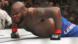 Деррек Льюис.