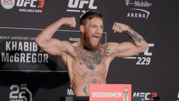 Болельщики дрались, Макгрегор махал ногами. Жаркая дуэль взглядов Хабиба и Конора