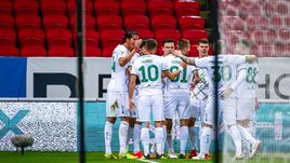 6 октября. Казань. "Рубин" - "Урал" - 1:0. 21-я минута. Хозяева празднуют забитый гол.