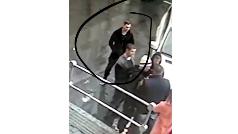 Неизвестный в компании Кокорина и Мамаева. Неизвестный в компании Кокорина и Мамаева.