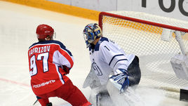 Среда. Москва. ЦСКА - "Динамо" - 5:1. Кирилл Капризов у ворот Александра Еременко.