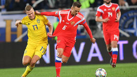 11 октября. Калининград. Россия - Швеция - 0:0. Денис Черышев (справа) и Виктор Классон.