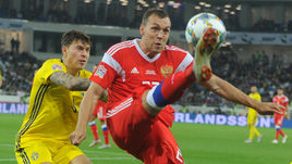 11 октября. Калининград. Россия - Швеция - 0:0. С мячом - форвард нашей сборной Артем Дзюба.