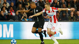 3 октября. Париж. "ПСЖ" - "Црвена Звезда" - 6:1. Кильян Мбаппе и Милан Родич.