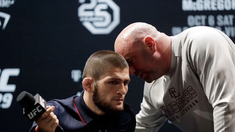 Хабиб Нурмагомедов и Дана Уайт. Фото AFP Хабиб Нурмагомедов и Дана Уайт. Фото AFP