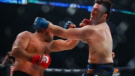 Федор Емельяненко (слева) и Чейл Соннен.