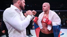 13 октября. Юниондейл. Федор Емельяненко (справа) и Райан Бэйдер.