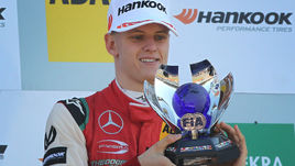 14 октября. Хоккенхайм. Мик Шумахер после победы в чемпионате "Формула-3".