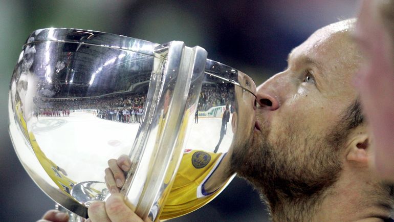 Отец Вильяма Микаэль Нюландер отыграл 15 сезонов только в НХЛ и дважды становился чемпионом мира. Фото AFP Отец Вильяма Микаэль Нюландер отыграл 15 сезонов только в НХЛ и дважды становился чемпионом мира. Фото AFP