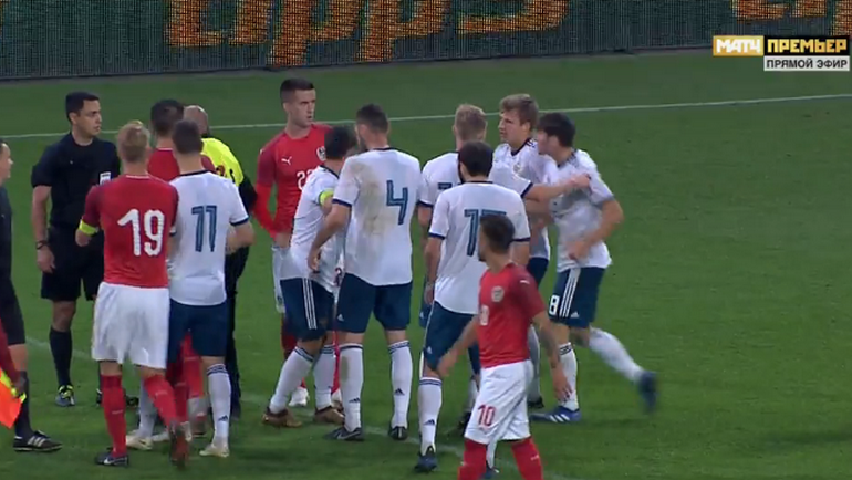 Потасовка после окончания матча между молодежными сборными России и Австрии. Потасовка после окончания матча между молодежными сборными России и Австрии.
