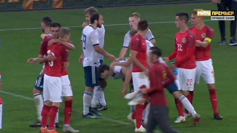 Потасовка после окончания матча между молодежными сборными России и Австрии. Потасовка после окончания матча между молодежными сборными России и Австрии.