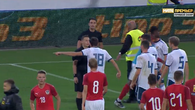 Потасовка после окончания матча между молодежными сборными России и Австрии. Потасовка после окончания матча между молодежными сборными России и Австрии.