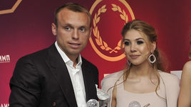 22 мая 2017 года. Москва. Денис Глушаков с женой Дарьей на торжественном вечере РФС и РПЛ, посвященном окончанию сезона.