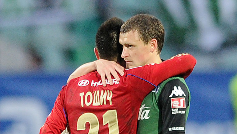 2013 год. Краснодарец Павел Мамаев (справа) и армеец Зоран Тошич. Фото Алексей Иванов 2013 год. Краснодарец Павел Мамаев (справа) и армеец Зоран Тошич. Фото Алексей Иванов